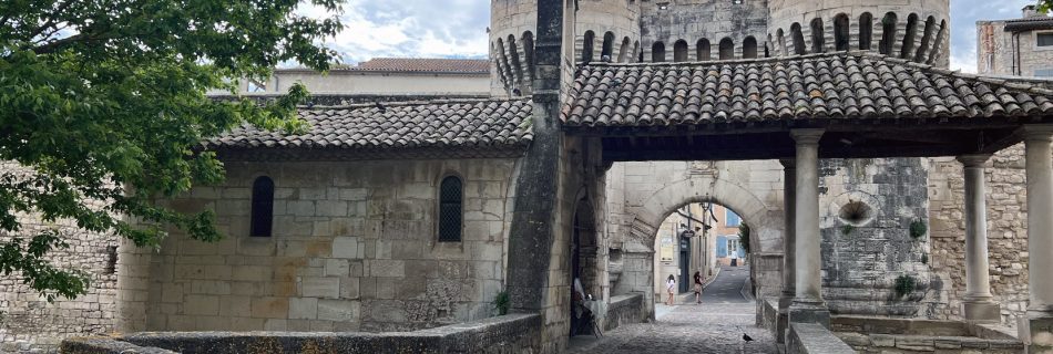 VIelä pikkuisen ajelua Pernes-les-Fontainessa